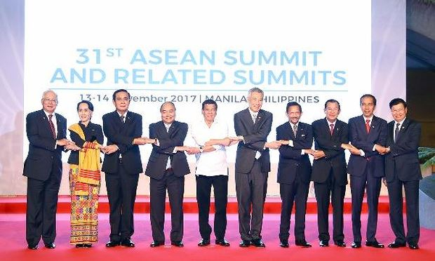 Thủ tướng Nguyễn Xu&acirc;n Ph&uacute;c chụp ảnh c&ugrave;ng c&aacute;c nh&agrave; l&atilde;nh đạo c&aacute;c nước ASEAN.