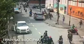 [Clip]: Nghẹt thở với màn vây bắt nhóm đối tượng trộm, cướp xe máy tại Sài Gòn