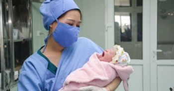 Lần đầu tiên một em bé chào đời bằng phương pháp thụ tinh ống nghiệm ở xứ Nghệ