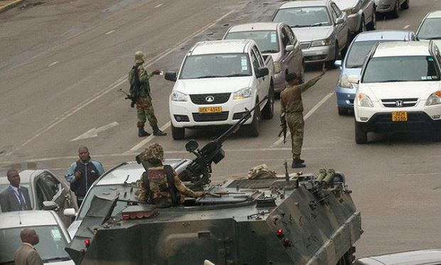 Xe tăng xuất hiện ở thủ đ&ocirc; Zimbabwe