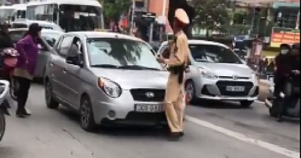 Hà Nội: Tạm giữ xe ô tô của người phụ nữ nói “đã bảo bận, lúc khác quay lại”
