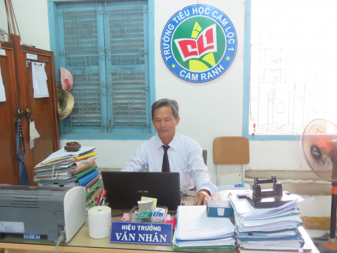Hiệu trưởng Văn Nh&acirc;n - người g&oacute;p phần đưa trường Tiểu học Cam Lộc 1 đến với những th&agrave;nh c&ocirc;ng như h&ocirc;m nay.