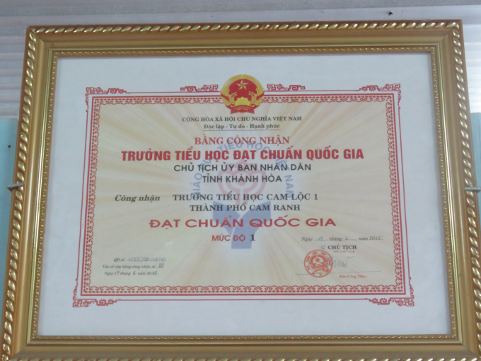 Bằng c&ocirc;ng nhận trường Tiểu học Cam Lộc 1, đạt chuẩn Quốc gia.