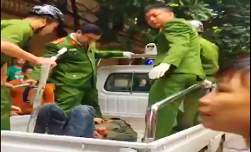 Thanh Hoá: Công an nổ súng bắt kẻ "ngáo đá" cầm lưỡi lê uy hiếp con tin