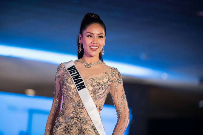 &Aacute; hậu Nguyễn Thị Loan tự tin tr&igrave;nh diễn trong đ&ecirc;m b&aacute;n kết Miss Universe 2017