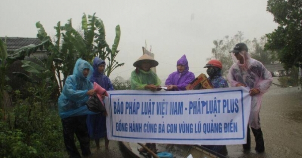 Pháp luật Plus đồng hành với bà con vùng lũ Quảng Điền, tỉnh Thừa Thiên Huế
