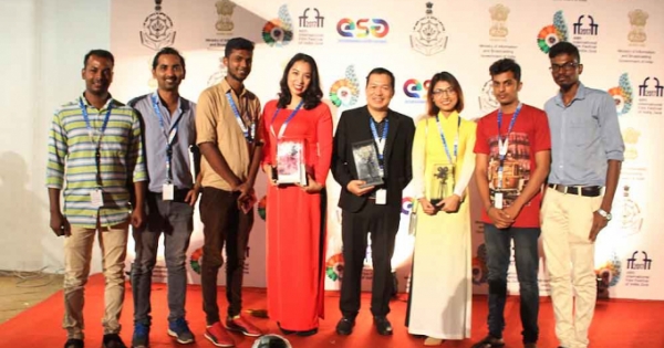"Cha cõng con" tham dự Hạng mục Điện ảnh Thế giới tại Liên hoan phim Quốc tế Ấn Độ lần thứ 48