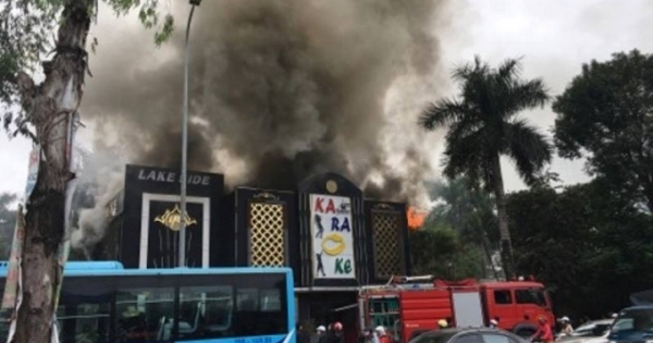 Chùm ảnh: Toàn cảnh vụ cháy quán Karaoke trên đường Linh Đàm