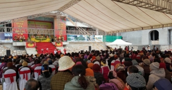 Quảng Ninh: Dòng người tấp nập tham dự Lễ cất nóc công trình Cung Trúc Lâm Yên Tử