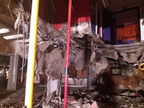 Sập hộp đ&ecirc;m tại T&acirc;y Ban Nha, 40 người bị thương