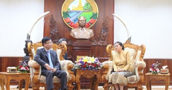 Bộ trưởng Lê Thành Long chào xã giao Chủ tịch Quốc hội Lào