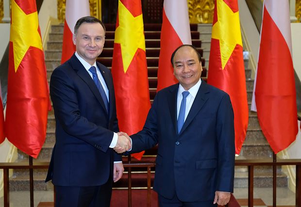 Thủ tướng Nguyễn Xu&acirc;n Ph&uacute;c hội kiến với Tổng thống Cộng h&ograve;a Ba Lan Andrzej Duda