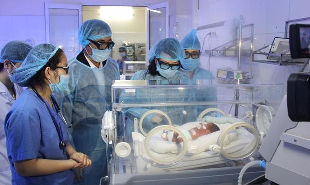 Bệnh nhi sơ sinh được chăm s&oacute;c đặc biệt tại Bệnh viện Bạch Mai (Ảnh do Bệnh viện cung cấp)