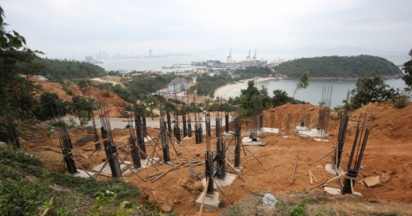 Không có chuyện tái xây dựng trở lại trên bán đảo Sơn Trà
