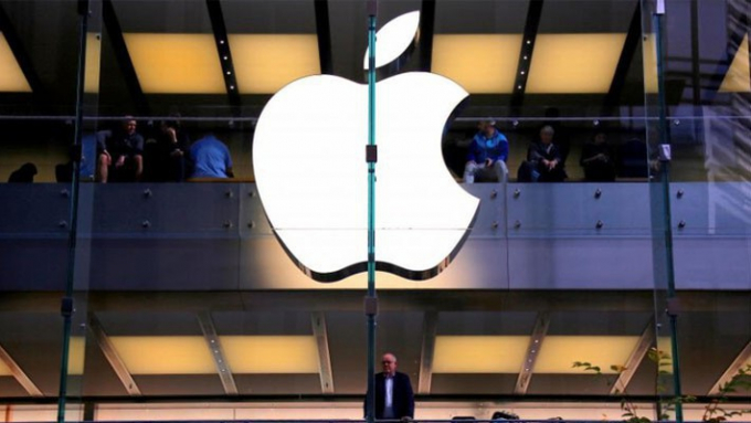 Logo Apple tr&ecirc;n cửa hiệu Apple Store ở Sydney, Australia - Ảnh: Reuters.