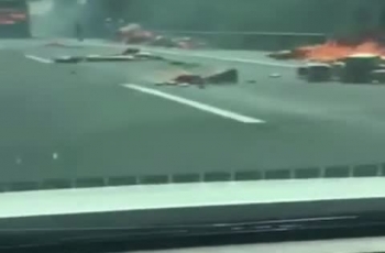 Clip xe tải vừa chạy vừa cháy ngùn ngụt trên cao tốc Nội Bài