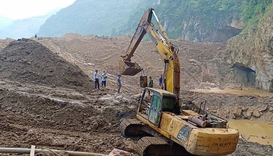 Vụ sập hang khiến 2 người mất tích ở Hòa Bình: Tạm giữ chủ bãi khai thác vàng trái phép