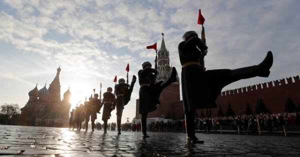 “Biển người” duyệt binh kỉ niệm cuộc Cách mạng tháng Mười Nga huyền thoại