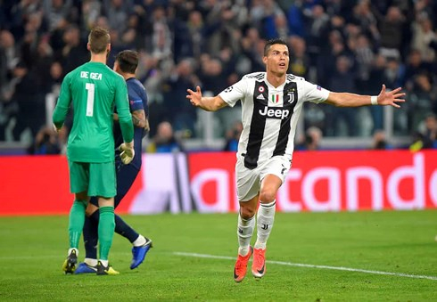 Cristiano Ronaldo ăn mừng khi ghi b&agrave;n v&agrave;o lưới MU. (Ảnh: Getty)