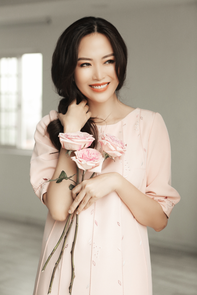 Ở tuổi 43, Hoa hậu Thu Thủy vẫn trẻ trung khiến nhiều người ghen tỵ