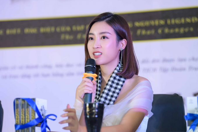 Maya hội ngộ Hoa hậu Mỹ Linh tại Nha Trang