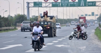 Đề nghị xử lý nghiêm tình trạng mô tô, xe máy đi vào cao tốc Đại lộ Thăng Long