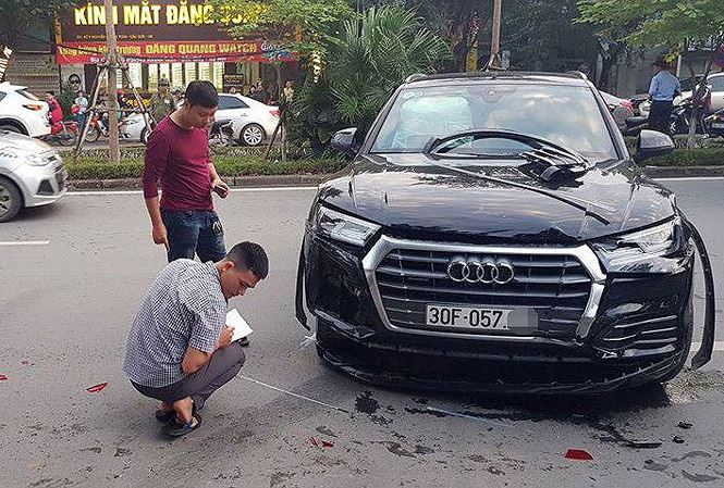 Chiếc xe Audi g&acirc;y tai nạn tr&ecirc;n đường Nguyễn Kh&aacute;nh To&agrave;n.