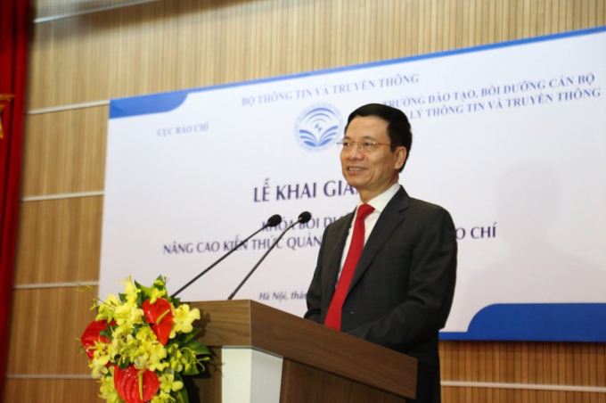 Bộ trưởng Th&ocirc;ng tin v&agrave; Truyền th&ocirc;ng Nguyễn Mạnh H&ugrave;ng.