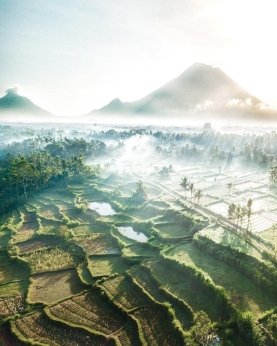 Hiếm c&oacute; nơi n&agrave;o mang vẻ đẹp đa dạng v&agrave; m&ecirc; hoặc như Bali, Indonesia.