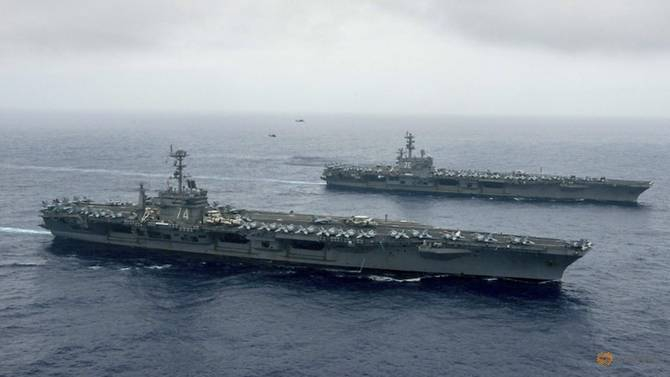 Hai t&agrave;u s&acirc;n bay USS Ronald Reagan v&agrave; USS John C Stennis của Hải qu&acirc;n Mỹ. (Ảnh: Reuters)