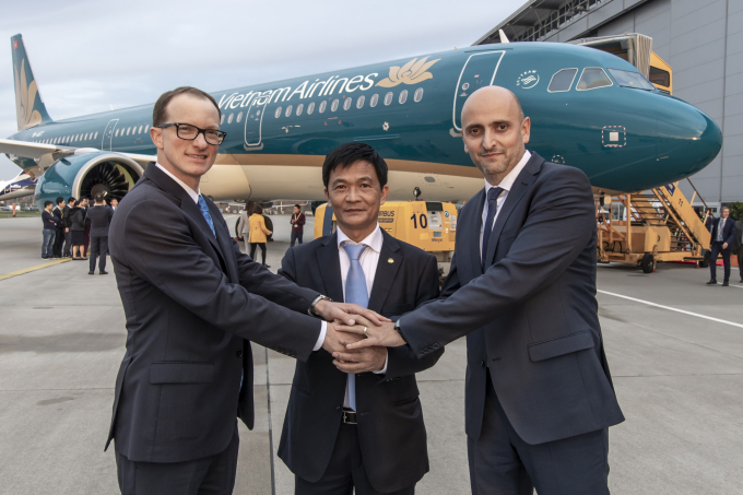 Airbus A321neo l&agrave; phi&ecirc;n bản cải tiến của A321ceo - m&aacute;y bay th&acirc;n hẹp chủ lực hiện tại của Vietnam Airlines với đội bay 58 chiếc. Với nhiều ưu điểm vượt trội, A321neo hứa hẹn sẽ mang đến những trải nghiệm mới mẻ cho h&agrave;nh kh&aacute;ch.&nbsp;