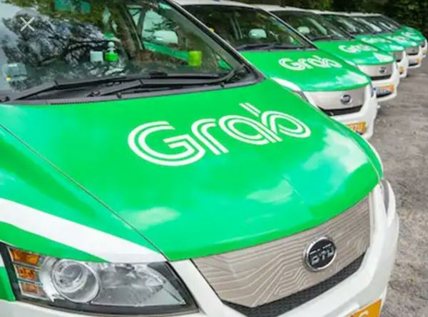 Ng&agrave;y 28/01/2016, ứng dụng đặt xe GrabTaxi c&ocirc;ng bố đổi t&ecirc;n thương hiệu th&agrave;nh Grab (Bỏ chữ Taxi).
