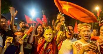 Việt Nam 2-0 Malaysia: Cổ động viên hoá trang thành Tôn ngộ không ăn mừng chiến thắng