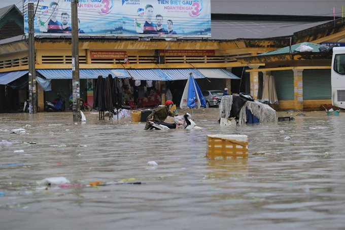 Khu vực chợ Vĩnh Hải ngập trong biển nước