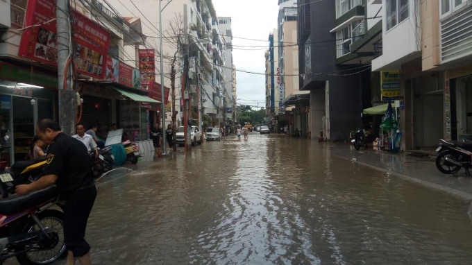 Tang thương ở Nha Trang: 12 người chết, xế hộp ch&igrave;m nghỉm trong biển nước