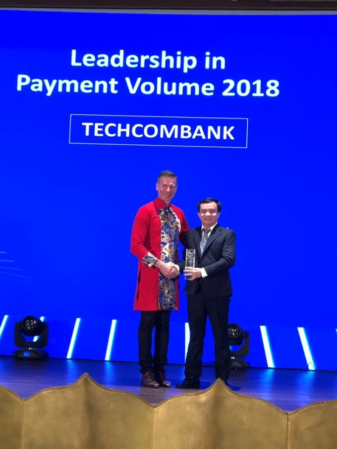 Techcombank dẫn đầu thị trường về doanh số thanh to&aacute;n qua thẻ Visa tại Việt Nam
