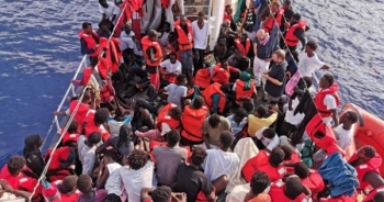 Hải quân Libya cứu 200 người di cư bất hợp pháp ở vùng biển ngoài khơi