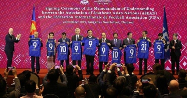 Thủ tướng chứng kiến ASEAN và FIFA ký bản ghi nhớ hợp tác: Thúc đẩy quốc tế hóa bóng đá trong khu vực