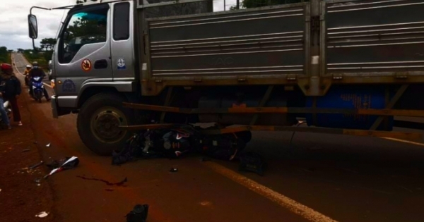 Đắk Lắk: Tông vào xe tải, nam thanh niên thiệt mạng