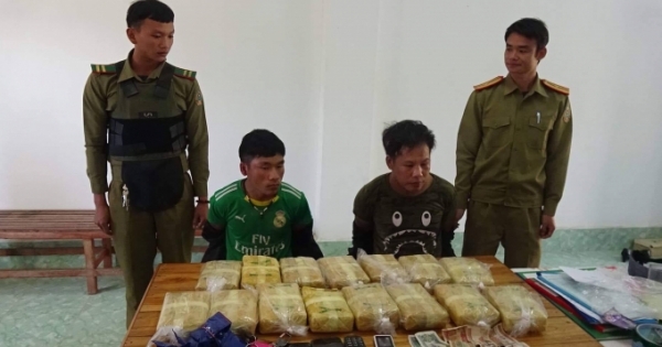 Bắt giữ 2 đối tượng đang vận chuyển ma túy từ Lào về Việt Nam với số lượng lớn