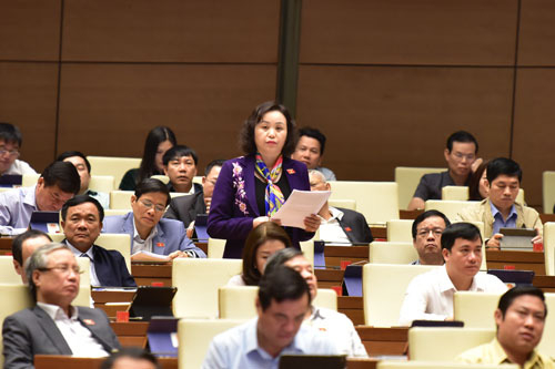 Đại biểu Quốc hội Cao Thị Xuân đề nghị làm rõ trách nhiệm quản lý nhà nước về PCCC Ảnh: QUANG VINH