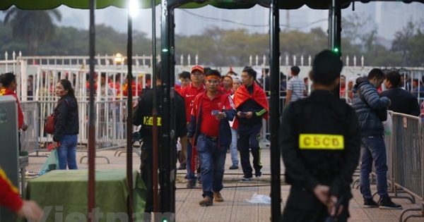 Vé trận Việt Nam-UAE bị làm giả kỹ lưỡng, dễ dàng lọt qua cổng soát vé