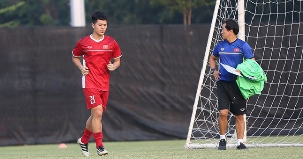 HLV Park Hang Seo nhận tin xấu về trung vệ Đình Trọng
