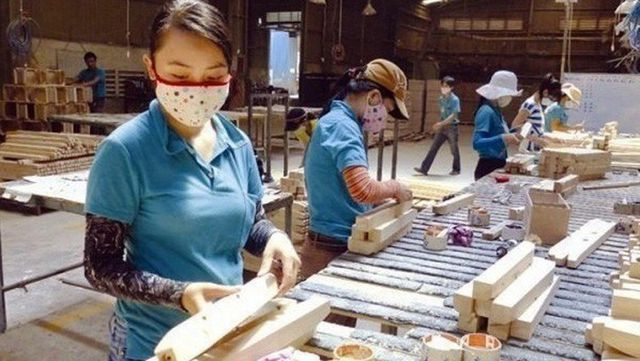 Đầu tư của Trung Quốc tại Việt Nam hiện nay đổ bộ vào ngành thết bị điện, săm lốp và gỗ xuất khẩu
