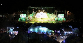 Hàng vạn người nô nức dự lễ hội Hoa tam giác mạch ở Hà Giang