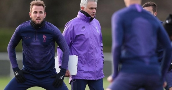 Mourinho tập luyện cùng Tottenham ngay sau khi được bổ nhiệm