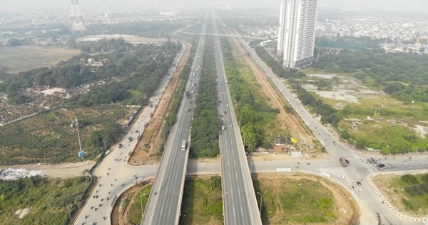 Hà Nội: Tiếp tục xén dải phân cách, mở rộng đường gom Đại lộ Thăng Long