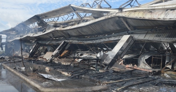 10.000m2 nhà xưởng Cty May Nhà Bè tan hoang sau vụ cháy