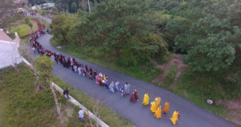Hàng nghìn phật tử tham gia hành trình tâm linh “Con về bên Phật Hoàng”