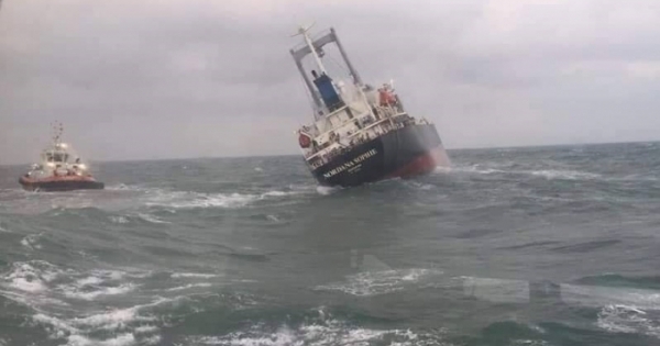 Kịp thời cứu 18 thuyền viên trên tàu hàng trọng tải gần 9.000 tấn gặp nạn trên biển